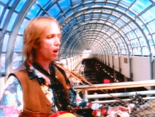 Tom-Petty-at-the-Westside-Pavillion-Mall-in-the-video-for-Free-Fallin