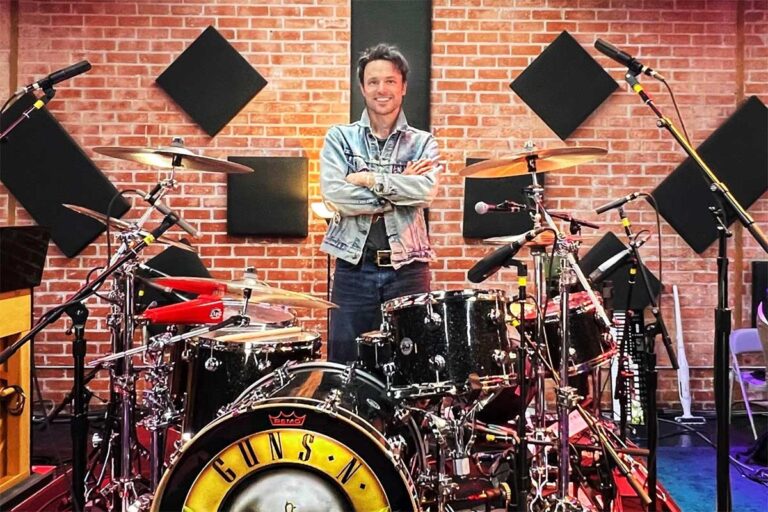 GUNS N’ ROSES da la bienvenida a su nuevo batería: Isaac Carpenter