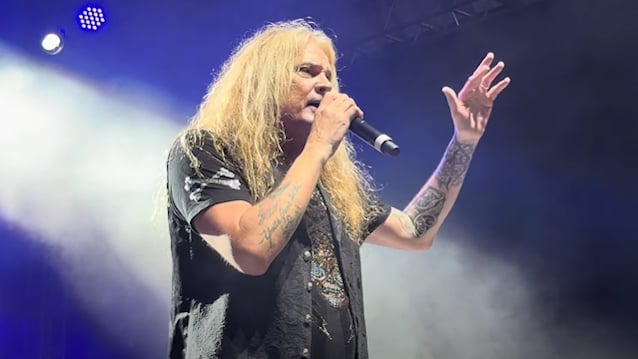 Sebastian Bach Revive Clásicos de Journey y Guns N’ Roses en el Pre-Fiesta del Monsters Of Rock Cruise