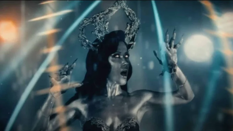 ARCH ENEMY – ‘A Million Suns’ (Nuevo Video Oficial) – Álbum ‘Blood Dynasty’