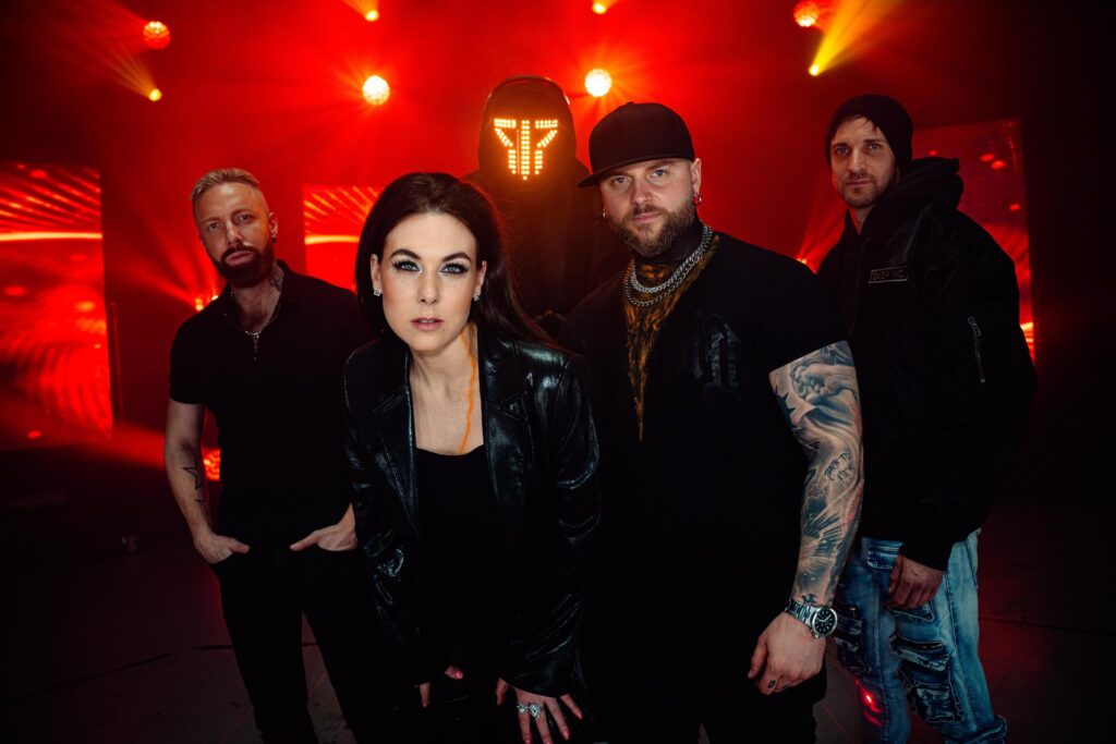 SMASH INTO PIECES: Estreno de "Paradise" con Elize Ryd