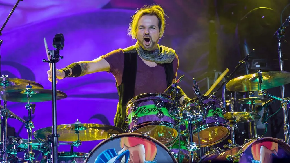 Rikki Rockett de POISON: '40 Años Siendo el Underdog'