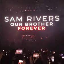 Limp Bizkit rinde tributo a Sam Rivers en su primer show sin él