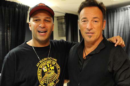 Tom Morello y Bruce Springsteen en concierto benéfico en Minneapolis