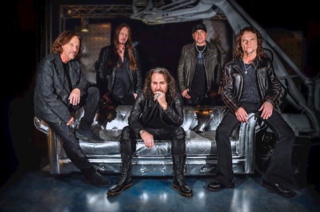 Winger rompe su retiro: cuatro conciertos en 2026