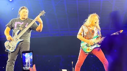 Metallica sorprende en Atenas con homenaje a 'Zorba el Griego'