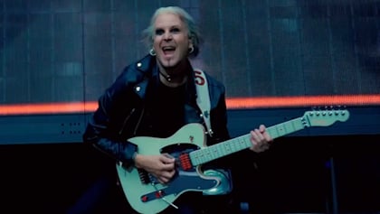 La Devoción de John 5 por Interpretar a MÖTLEY CRÜE