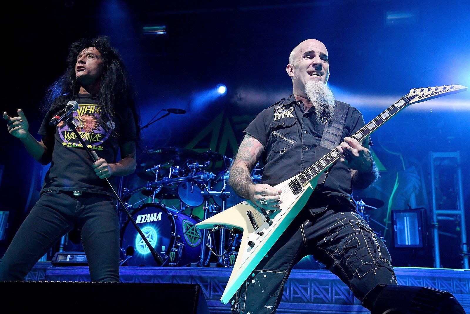 Anthrax regresa tras una década con 'Cursum Perficio'