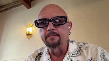 Geoff Tate critica el uso excesivo del móvil en conciertos