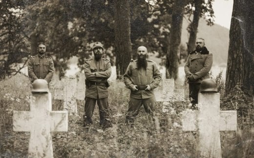 1914 denuncia confiscación de fondos en Italia