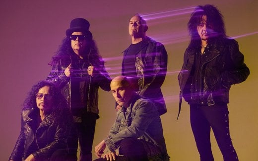 Un Vistazo a 'Hit A Moonshot' de Armored Saint