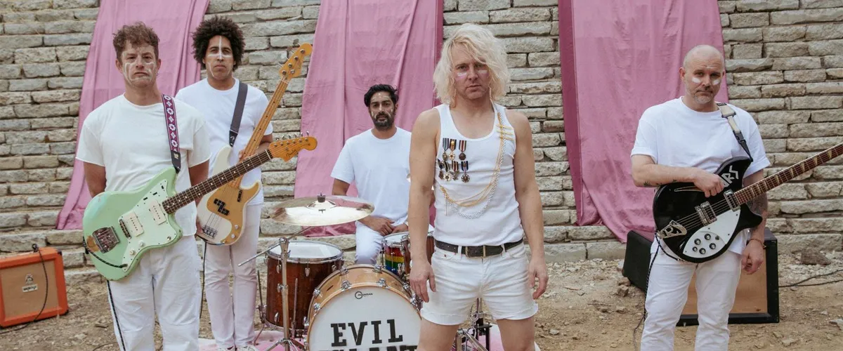 Evil Island: Un álbum debut que redefine el screamo