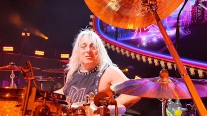 Mikkey Dee: La consistencia de un baterista legendario