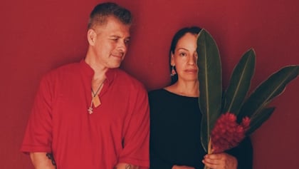 Rodrigo y Gabriela lanzan su álbum 'OurHome' con Marty Friedman