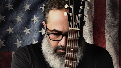 Aaron Lewis lanza 'The Door' de su próximo álbum en solitario