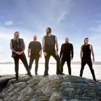Enslaved y Kevin Kicking Woman: una colaboración espiritual