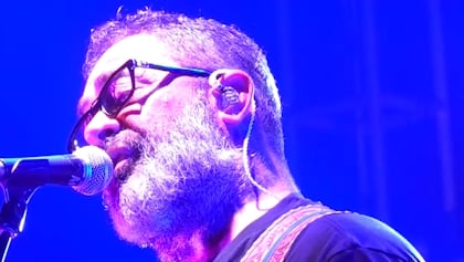 Aaron Lewis: Superando el COVID-19 y hablando claro