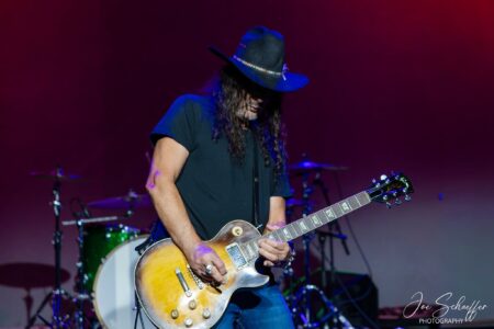 La breve y turbulenta reunión de Bang Tango en 2020