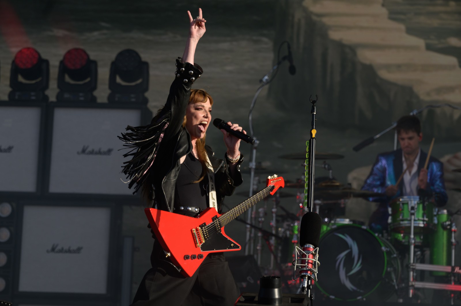 Lzzy Hale: Un Homenaje a las Mujeres en el Metal