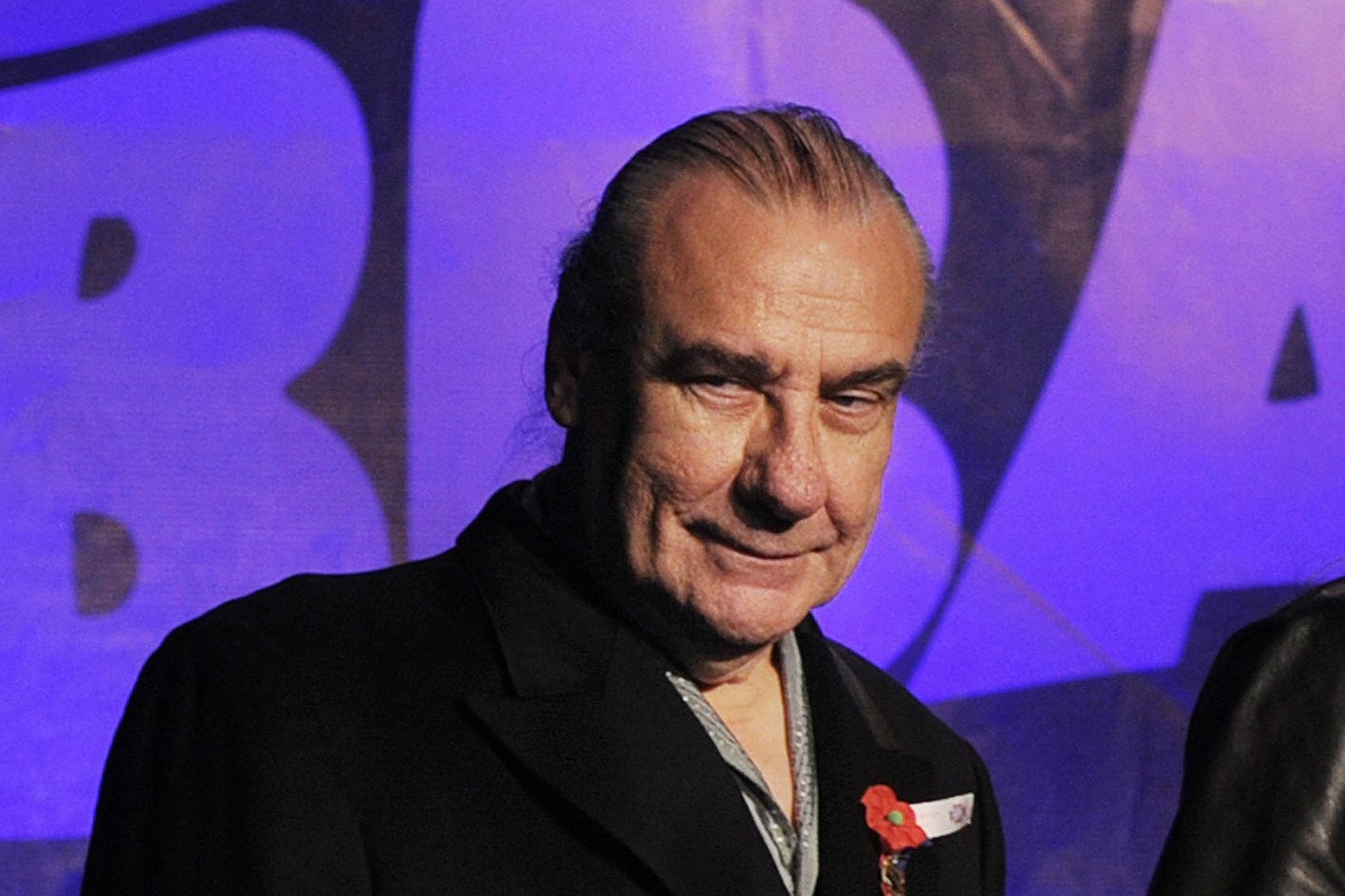La transparencia de Bill Ward sobre el uso de silla de ruedas