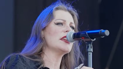 Floor Jansen vuelve a sus raíces metaleras