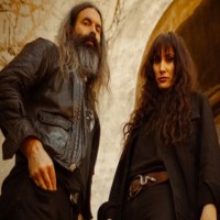 Castle lanza el video con letras de 'The Messenger'