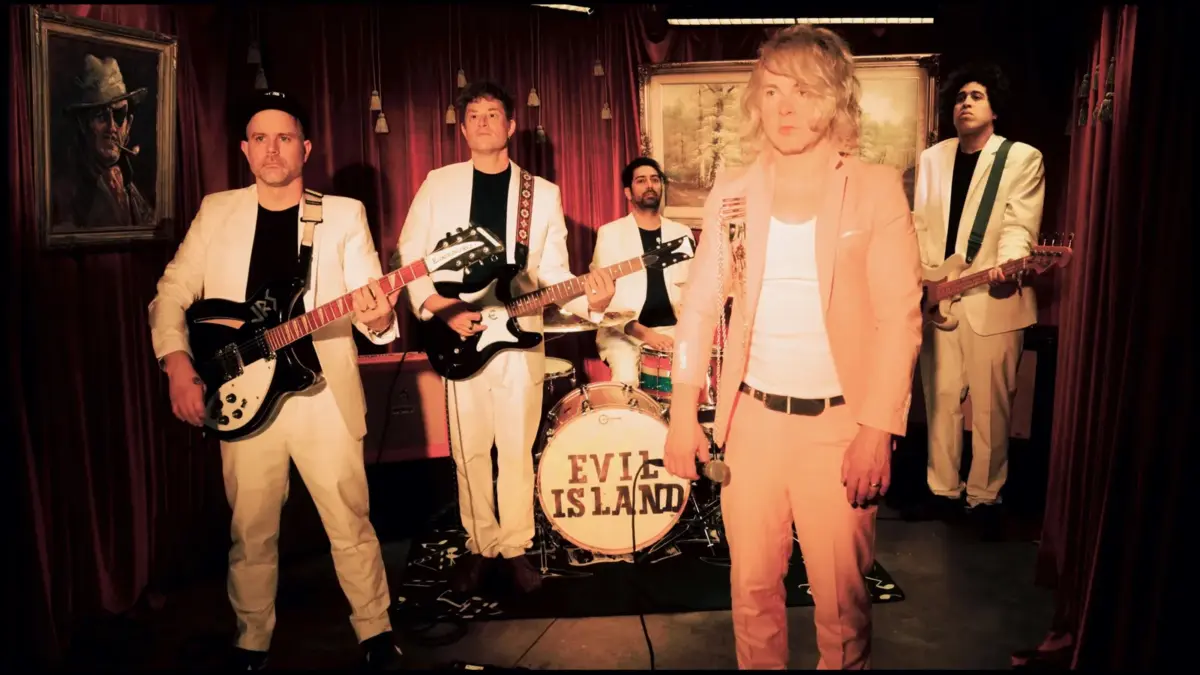 Evil Island sorprende con 'T-Hexx' y Guy Picciotto