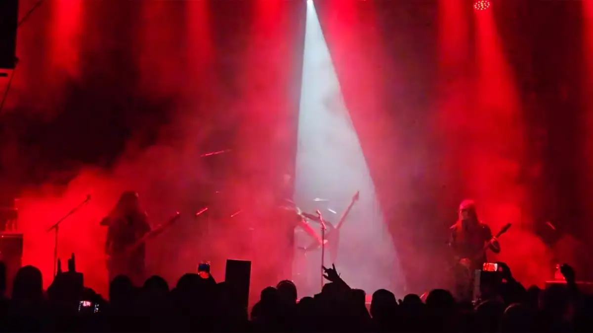 Abbath abandona el escenario en SaariHelvetti