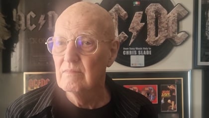 Chris Slade se despide de la batería