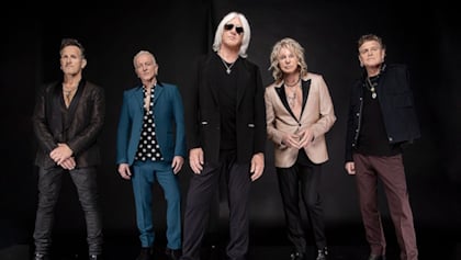 Def Leppard Resucita 'Revolution' de The Beatles