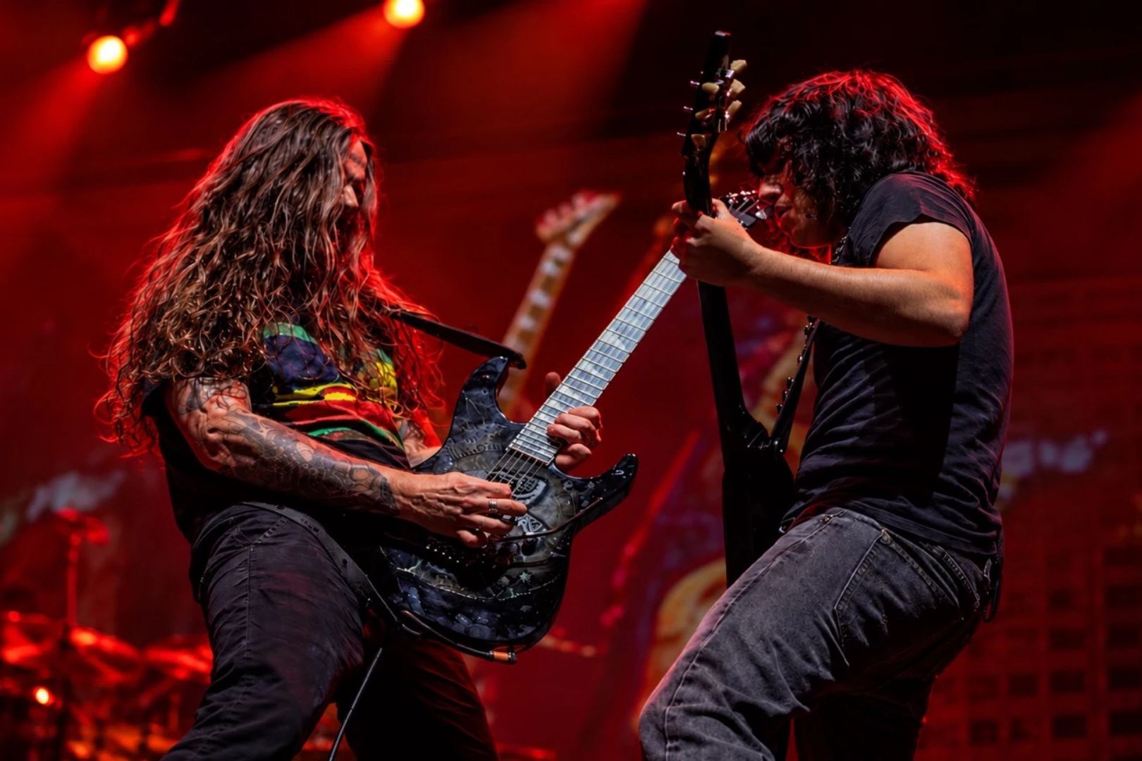 Ethan Kahn de Chained Saint impresiona en el escenario con Sepultura