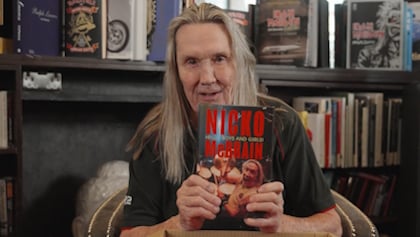 Nicko McBrain revela su autobiografía 'Hello Boys And Girls!'